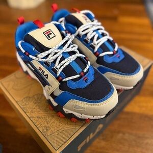 Fila Blue, Red, & Cream Sneakers with Retro Design. Sz 5. Preowned.